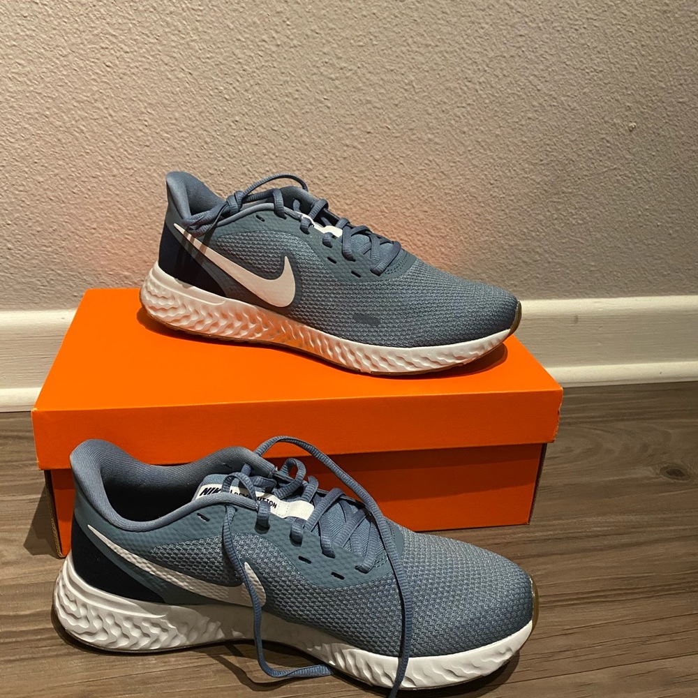 Nike Revolution 5 brand new in box never worn